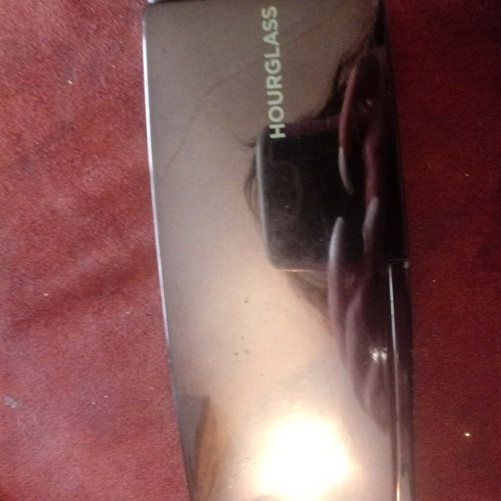Hourglass highlight pallete